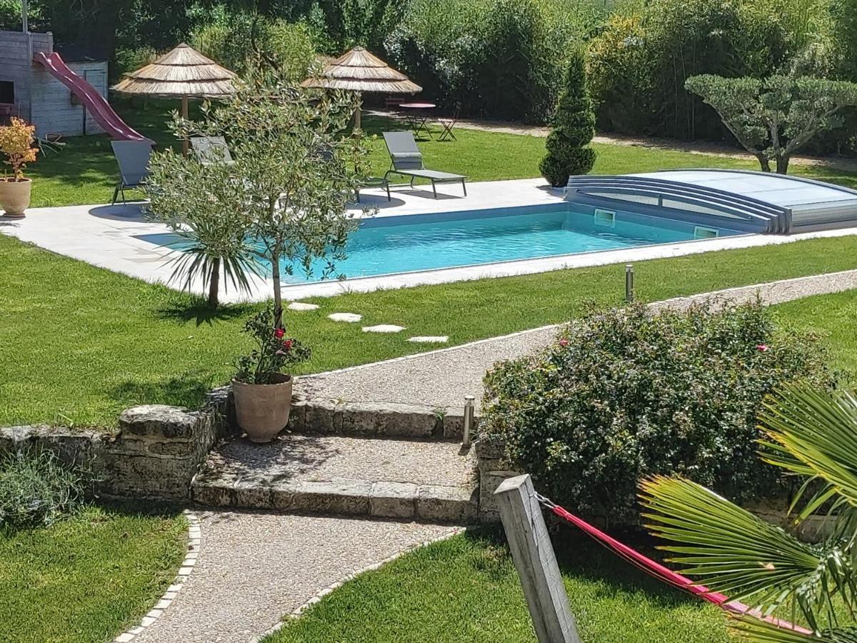 Chambres d'hôtes Les Marguerites Champdolent Exterior foto